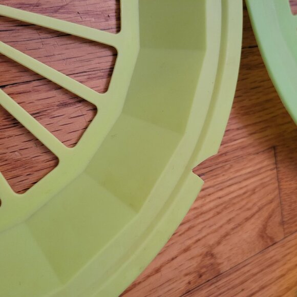 15 Plastic Paper Plate Holders Green Red Camping BBQ Picnic Reusable‎ - Picture 3 of 3